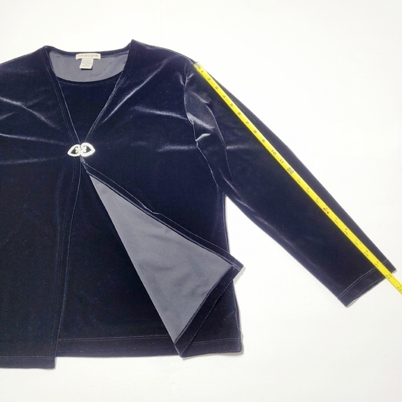 Notations Black Velvet Layered Blouse/Cardigan with Rhinestone Heart Clasp (XL) - Picture 10 of 11